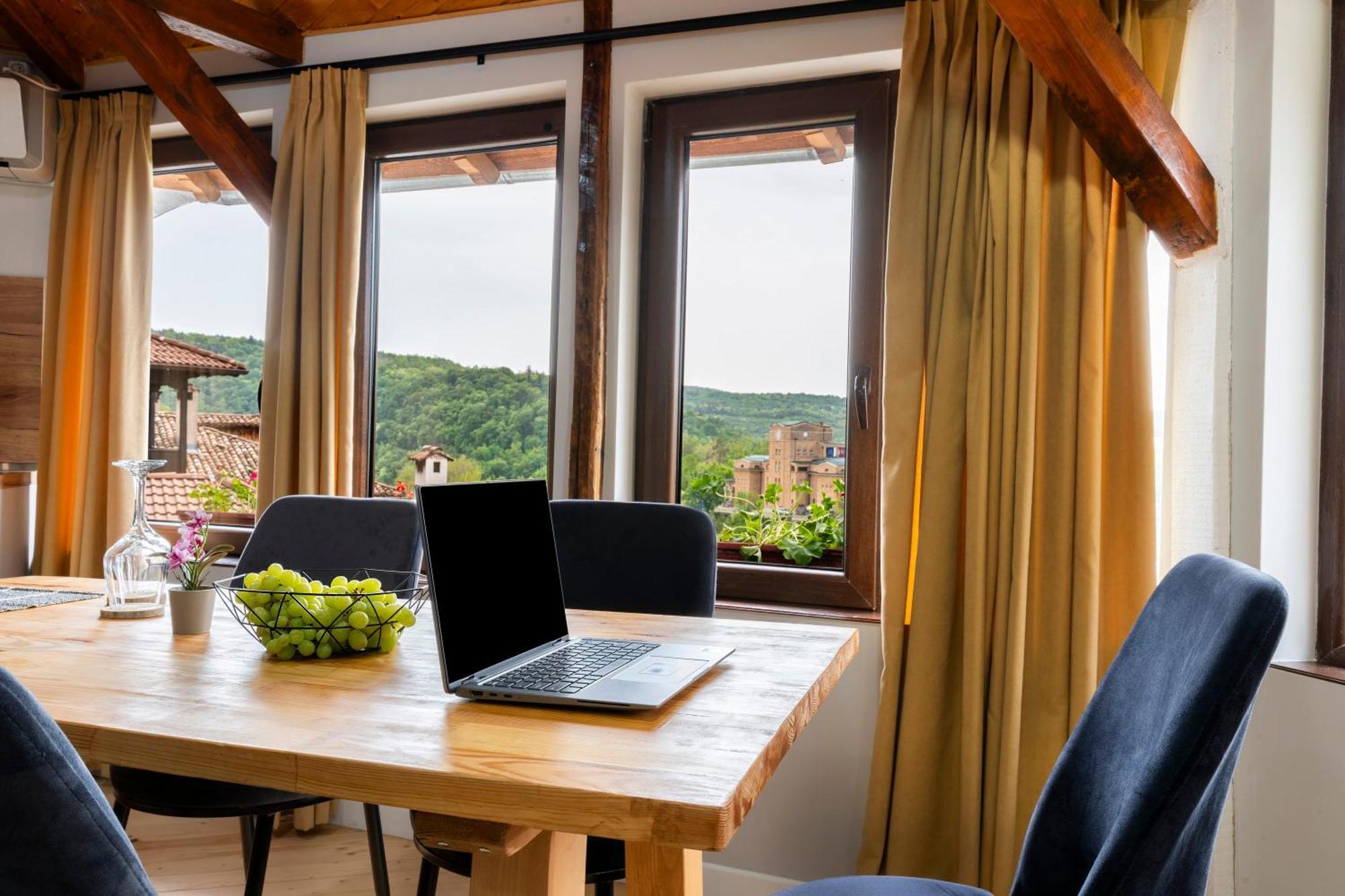 Bobevata Guest House - Floor 2 - Stunning View Old Town ヴェリコ・タルノヴォ エクステリア 写真
